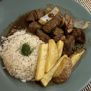 Platos Fuertes - Lomo Saltado