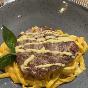 Spaguetti a la huaicaina con lomo
