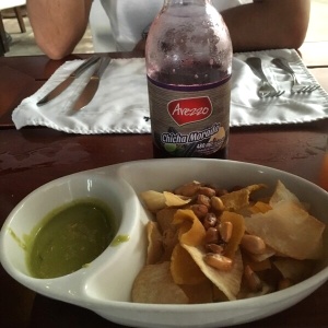 Chifles con salsa
