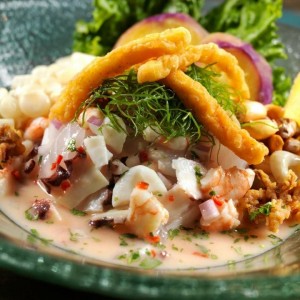 ceviche de corvina con langostinos