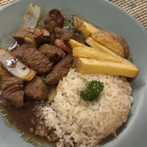Platos Fuertes - Lomo Saltado