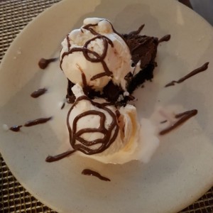 brownie con helado