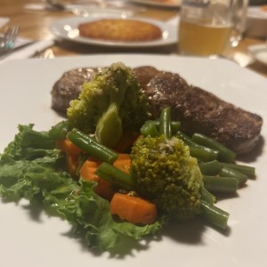 Pfeffersteak vom Rinderfilet -Filete de res a la pimienta
