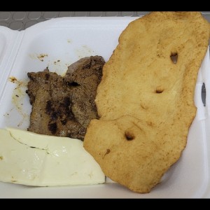higado, hojaldre y queso blanco