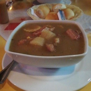Sopa de carne grande