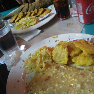 filete de corvina al ajillo y corvina frita