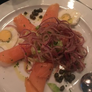 salmon ahumado entrante