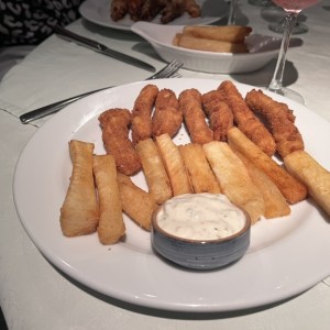 APERITIVOS CALIENTES - Deditos de Corvina