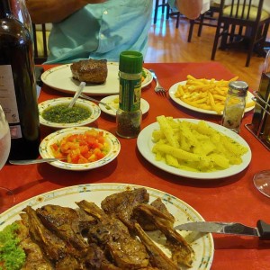 bistec y chuletas de cordero