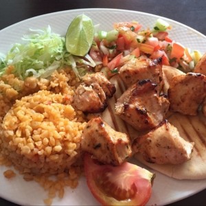 Plato pincho de pollo