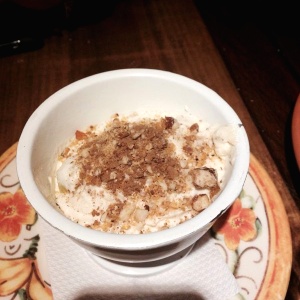 Queso con almendras