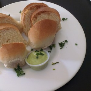 pan con salsa de ajo