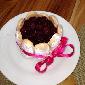 Charlotte de frambuesa y chocolate blanco