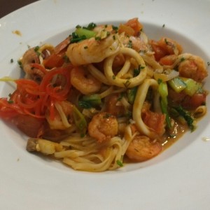 Pad thai criollo