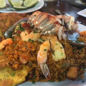 paella cola de langosta