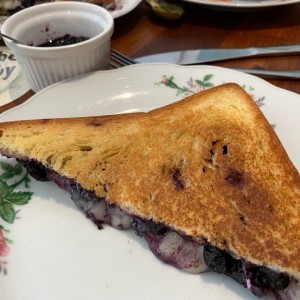 sandwich de Brie y arandanos 