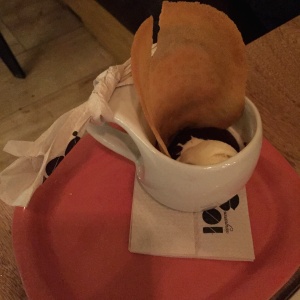 Tarta de chocolate caliente con helado de jengibre
