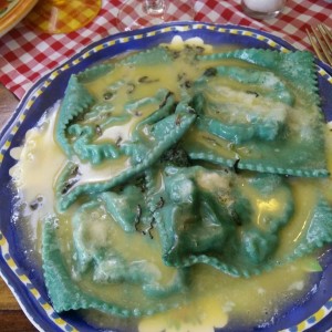 Ravioli ricotta y espinaca