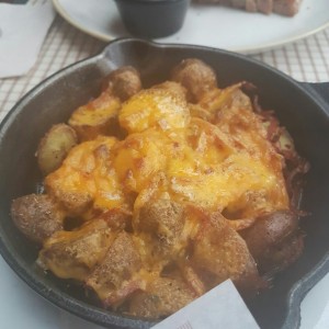 papas con queso y tocineta