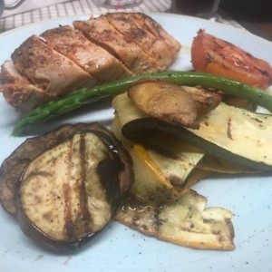 pechuga de pollo relena con vegetales 