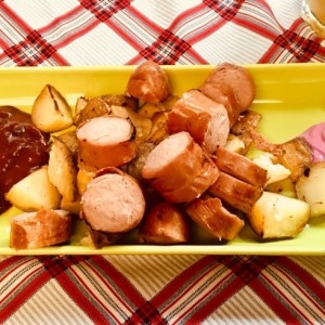 Salchicha Alemana con Salsa BBQ