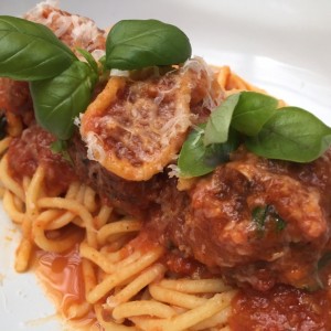 spaghetti con albondigas