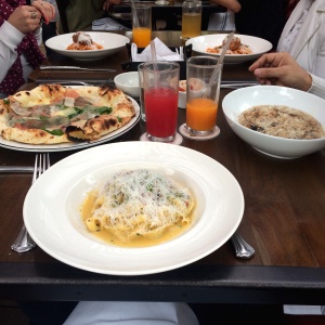 Spaguetti con Albondigas, Risotto de setas, Tagliatelle alla carbonara y pizza de prosciutto