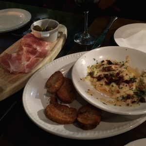 Brie y tabla prochuto