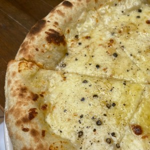 Pizza Cacio y Pepe