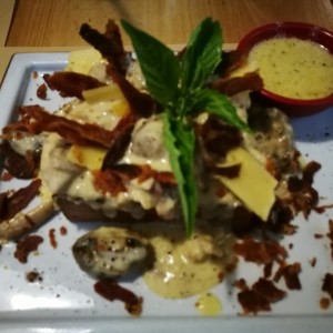 Patito de Pollo Carbonara