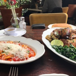 pollo al horno y pasta amatriciana