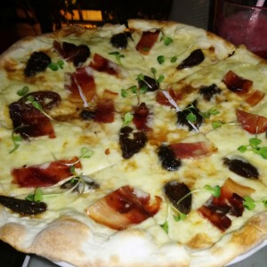 pizza tocineta crocante