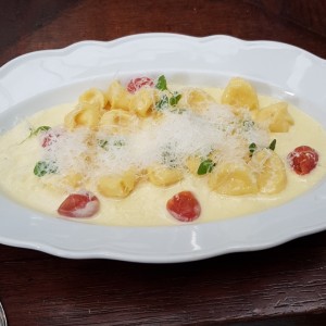 ravioles de queso salsa Alfredo