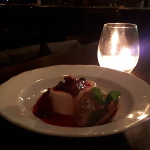 Panacota con frutos rojos