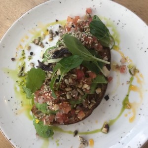 Tostada de Aguacate