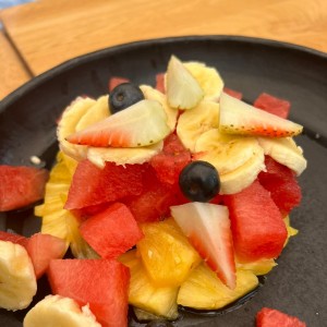 Bowl de frutas rojo