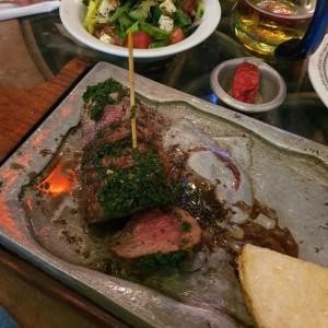Lomo con Vino Ajisoso y Ensalada