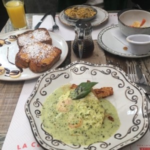 Huevos Caprini, Tostadas Francesas y Huevos al gusto