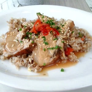 Lomo de cerdo en salsa de tamarindo con arroz al wok