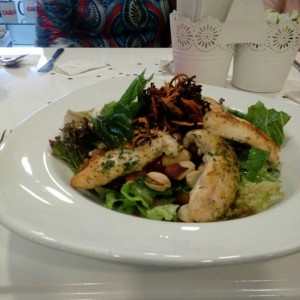 ensalada de pollo con ají