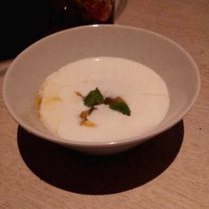 Yogurt con trozos de mango