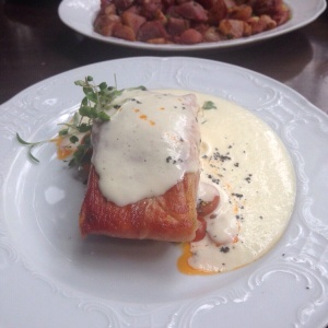 Arriba: esparragos con queso, mitad: papas con tocineta. Abajo; salmon 