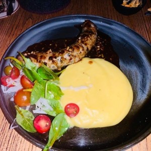 Salchicha Parrillada con Cremoso de Papa Amarilla