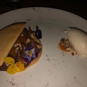 Galleta con chocolate y helado