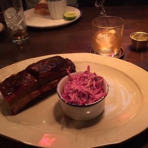 costillas y ensalada