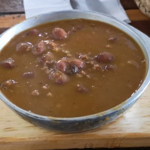 medio plato de frijoles rancheros 
