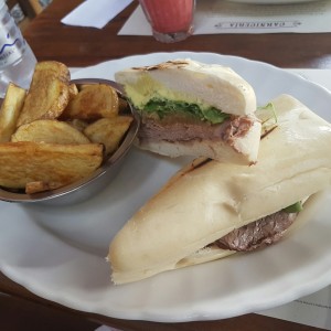 Sanduche de Cebolla Confitada