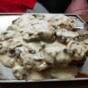 lomo en salsa de champiñones