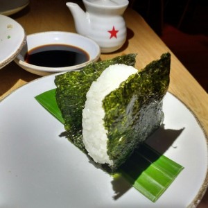 onigiri trucha ahumada