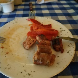 chorizo al plato con pimentones a la parrilla
